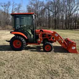 Kubota LX4020HSDC 4WD Tractor w/ LA545 Front-End Loader 57800