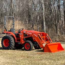 Kubota L3302HST 4WD Tractor w/ LA  526 Front End Loader & R4 Tires