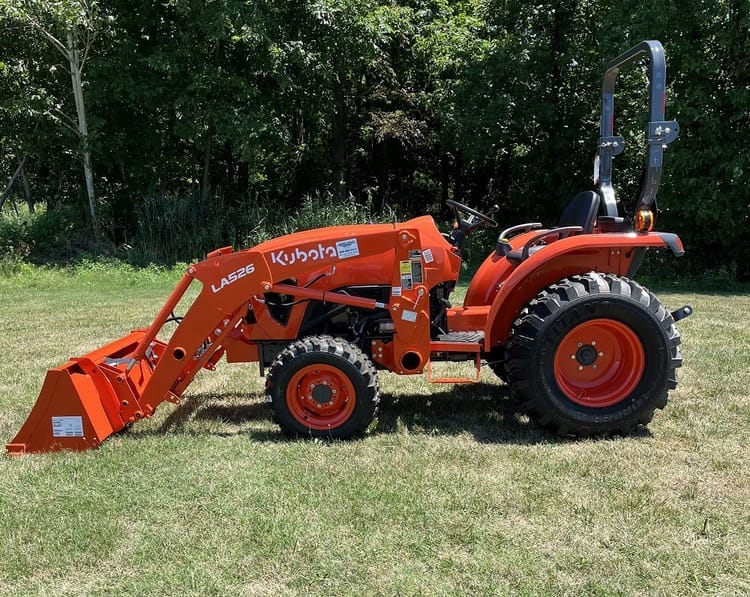 Kubota L2502 4WD Compact Tractor w/ Front End Loader