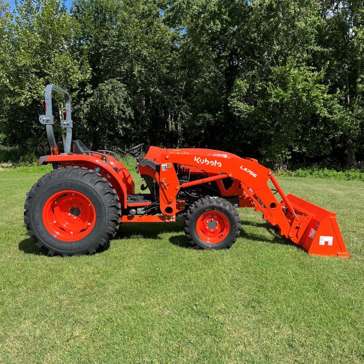 Kubota L4802 Compact 4 WD Tractor w/ Front-End Loader