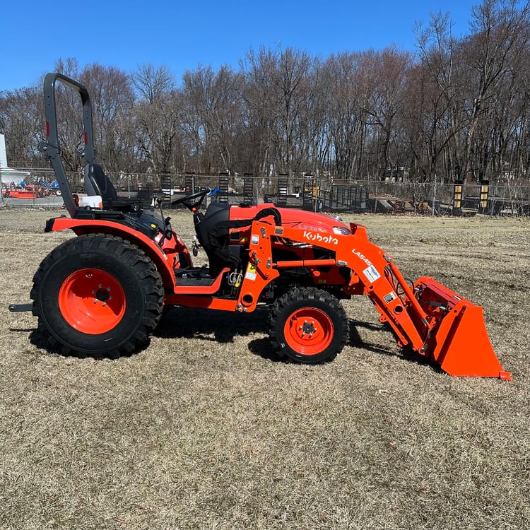 Kubota LX3520HSD Tractor w/Front End Loader