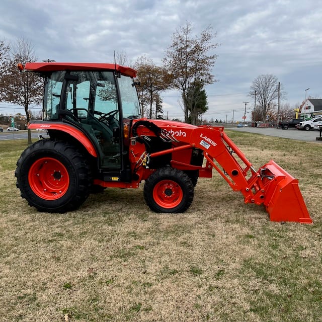 Kubota L3560HSTC-LE 4WD Tractor w/ Front-End Loader