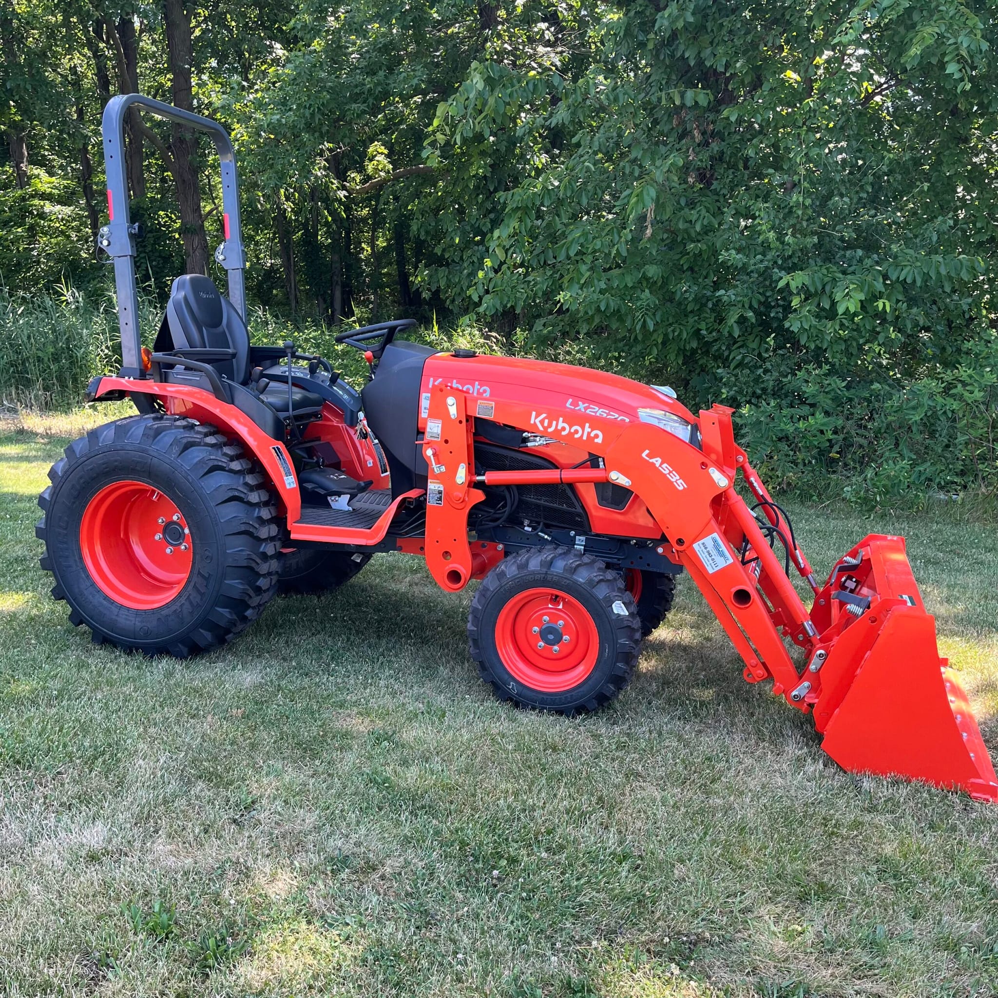 Kubota LX2620HSD 4WD w/ Front-End Loader – 57040