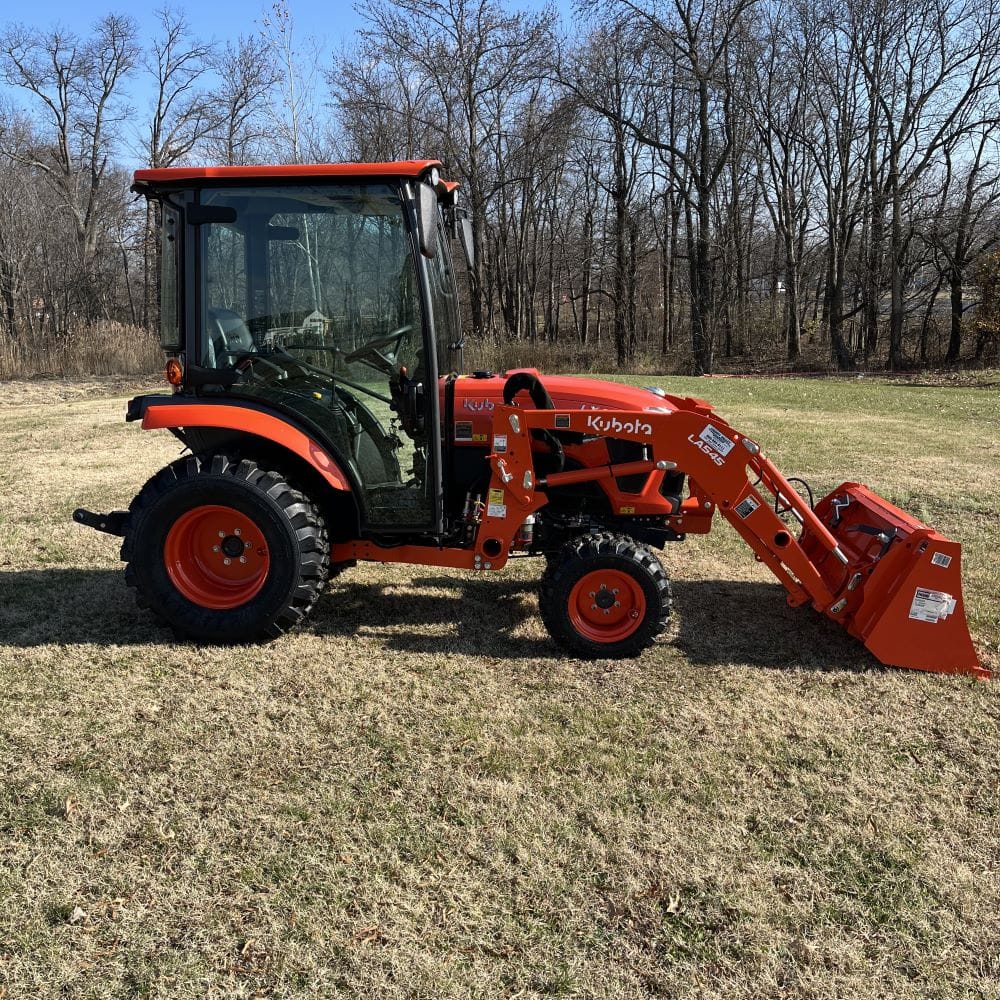 Kubota LX4020HSDC 4WD Tractor w/ LA545 Front-End Loader 57800