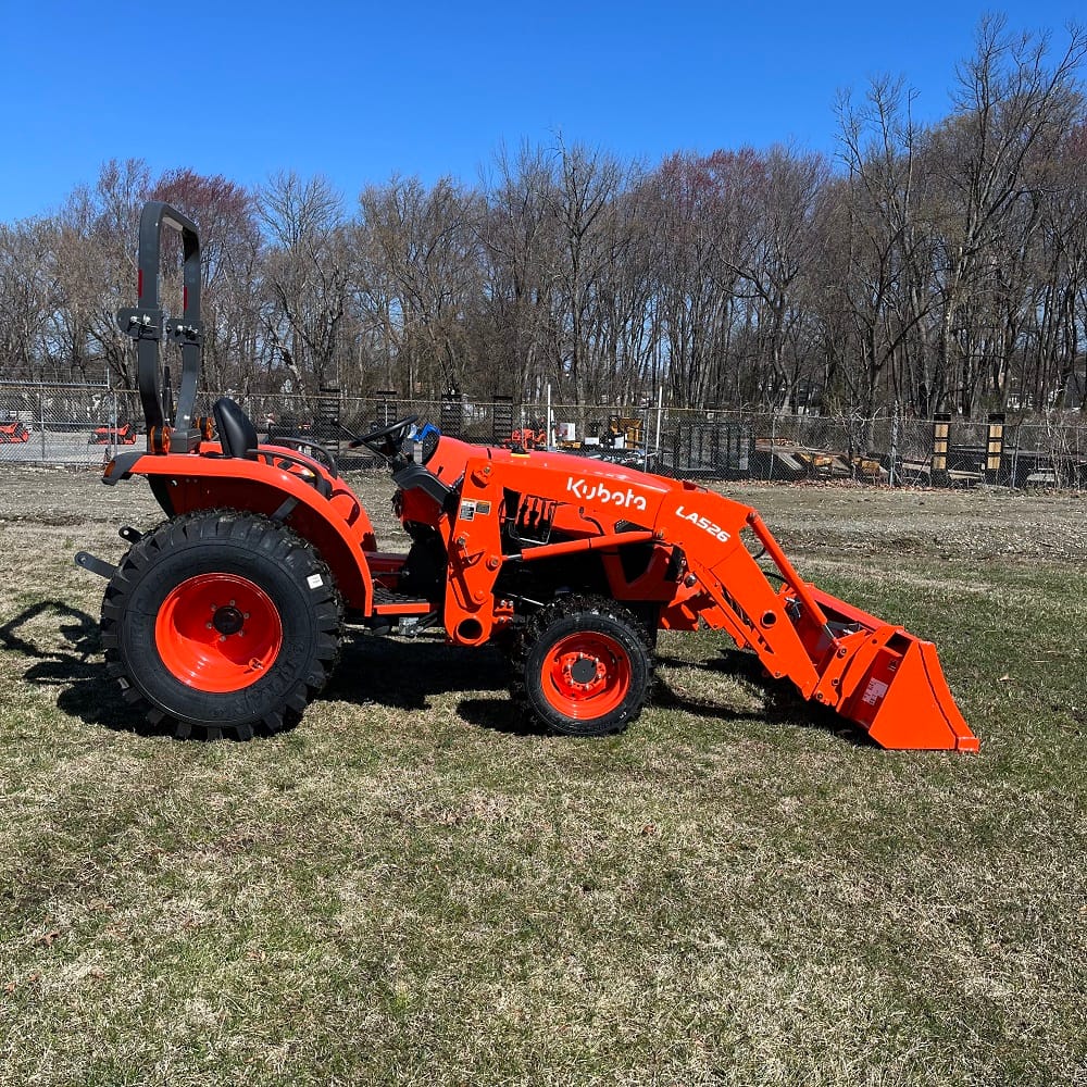 KUBOTA L3902 Tractor w/Front-End Loader