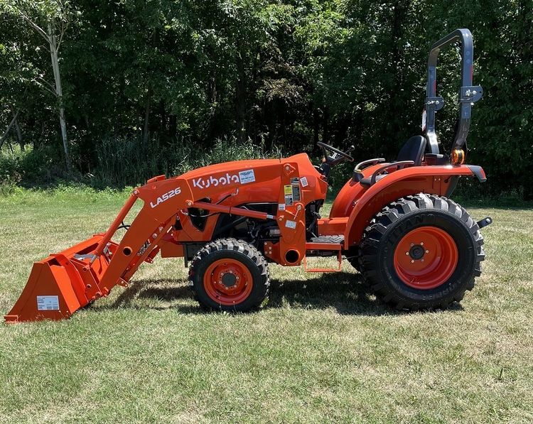 Kubota L2502 4WD Compact Tractor w/ Front End Loader