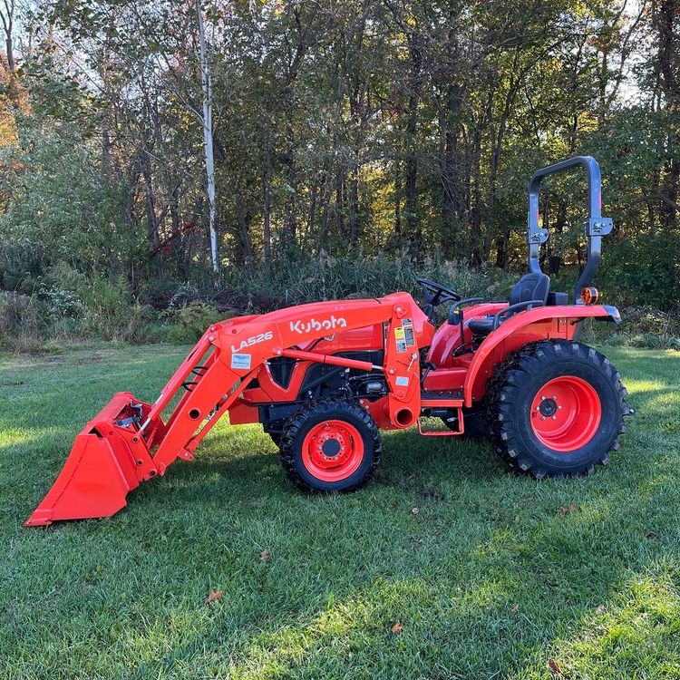 Kubota L3302 4WD Tractor w/ Front End Loader – 56494