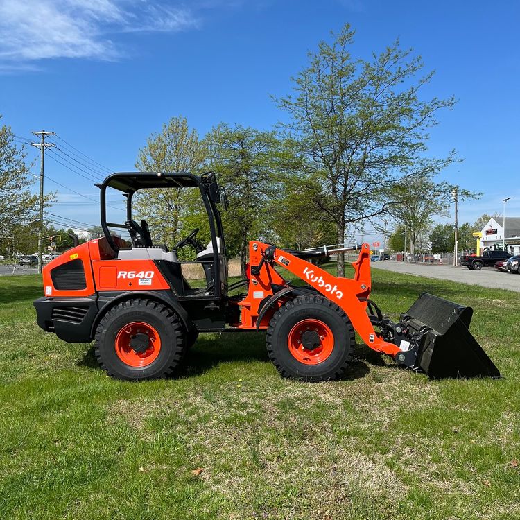Kubota R640 Wheel Loader with Canopy