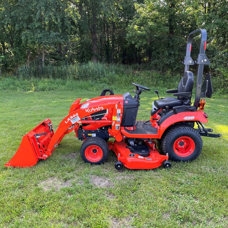 Kubota BX2380TV60 4WD Tractor w/ 60″ Mowing Deck