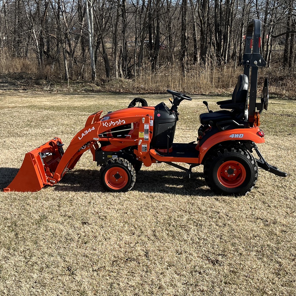 Kubota BX2380RV-1 4WD Tractor w/ LA344S Front End Loader & R4